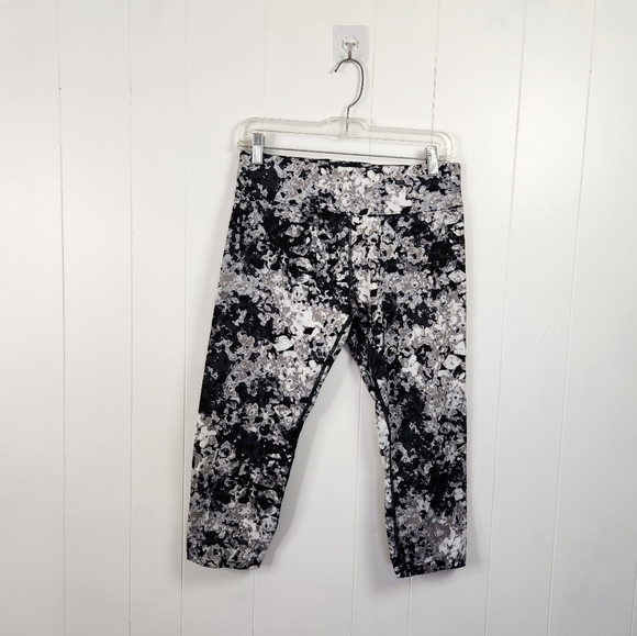 Calvin Klein Performance Activewear Black Mid Rise Capri Cropped Leggings Yoga - Picture 2 of 10